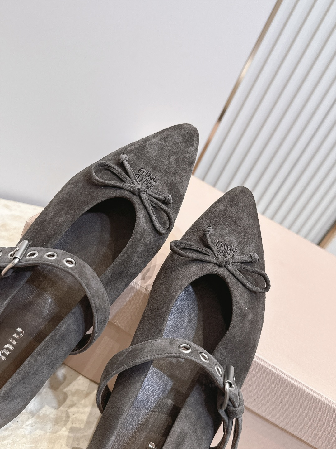 MiuMiu/缪缪 2026ss秋冬新款尖头玛丽珍平底鞋单鞋 非常低调的一款单鞋 乖巧减龄 上脚显腿又高级 舒适度也做到