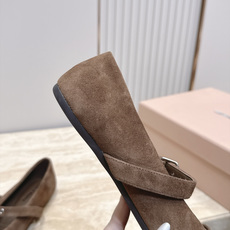 MiuMiu/缪缪 2026ss秋冬新款尖头玛丽珍平底鞋单鞋 非常低调的一款单鞋 乖巧减龄 上脚显腿又高级 舒适度也做到 MiuMiu/缪缪 2026ss秋冬新款尖头玛丽珍平底鞋单鞋 非常低调的一款单鞋 乖巧减龄 上脚显腿又高级 舒适度也做到