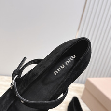 MiuMiu/缪缪 2026ss秋冬新款尖头玛丽珍平底鞋单鞋 非常低调的一款单鞋 乖巧减龄 上脚显腿又高级 舒适度也做到 MiuMiu/缪缪 2026ss秋冬新款尖头玛丽珍平底鞋单鞋 非常低调的一款单鞋 乖巧减龄 上脚显腿又高级 舒适度也做到