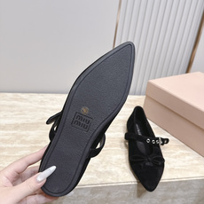 MiuMiu/缪缪 2026ss秋冬新款尖头玛丽珍平底鞋单鞋 非常低调的一款单鞋 乖巧减龄 上脚显腿又高级 舒适度也做到 MiuMiu/缪缪 2026ss秋冬新款尖头玛丽珍平底鞋单鞋 非常低调的一款单鞋 乖巧减龄 上脚显腿又高级 舒适度也做到