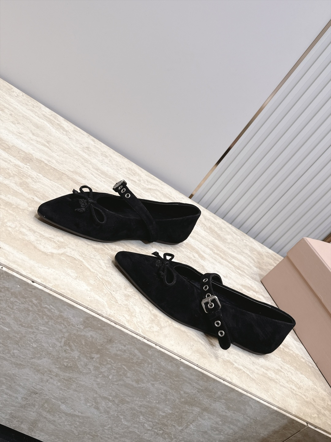 MiuMiu/缪缪 2026ss秋冬新款尖头玛丽珍平底鞋单鞋 非常低调的一款单鞋 乖巧减龄 上脚显腿又高级 舒适度也做到 MiuMiu/缪缪 2026ss秋冬新款尖头玛丽珍平底鞋单鞋 非常低调的一款单鞋 乖巧减龄 上脚显腿又高级 舒适度也做到
