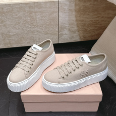 Miumiu 2026新款 厚底饼干鞋 满帮单鞋 最新走秀款,经典升级 舒适度与时髦度并存 每个颜色搭配都好看,设计搭配 Miumiu 2026新款 厚底饼干鞋 满帮单鞋 最新走秀款,经典升级 舒适度与时髦度并存 每个颜色搭配都好看,设计搭配
