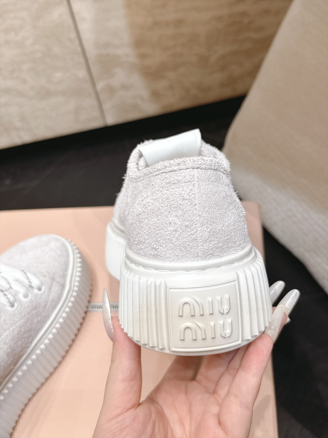 Miumiu 2026新款 厚底饼干鞋 满帮单鞋 最新走秀款,经典升级 舒适度与时髦度并存 每个颜色搭配都好看,设计搭配 Miumiu 2026新款 厚底饼干鞋 满帮单鞋 最新走秀款,经典升级 舒适度与时髦度并存 每个颜色搭配都好看,设计搭配