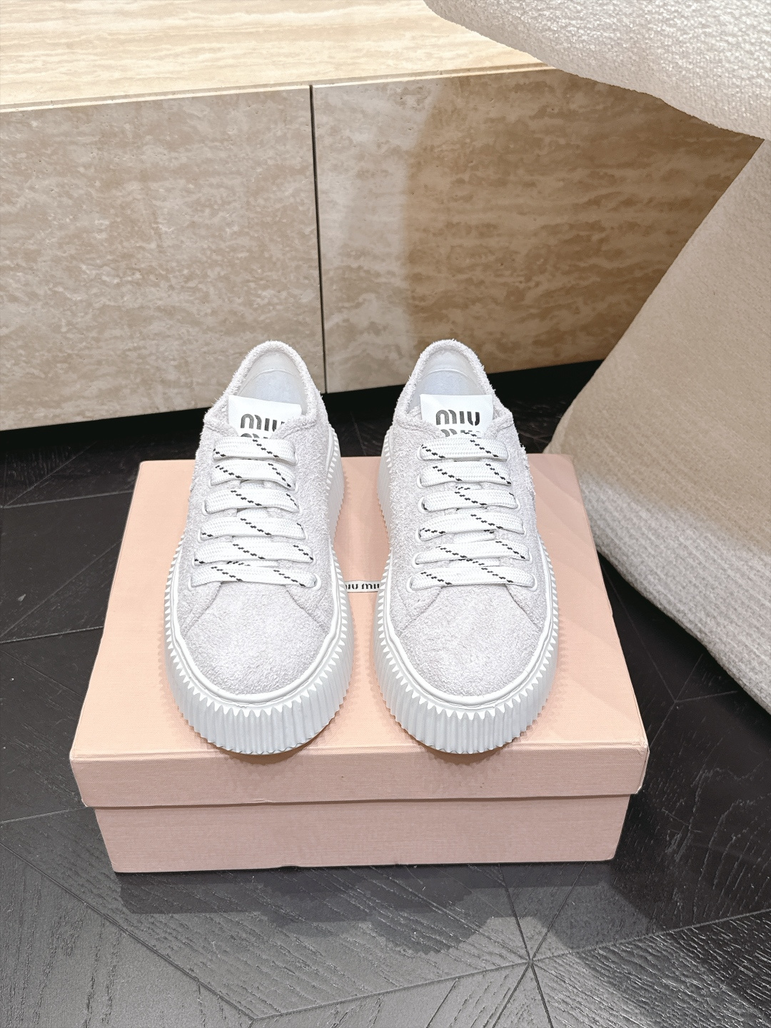 Miumiu 2026新款 厚底饼干鞋 满帮单鞋 最新走秀款，经典升级 舒适度与时髦度并存 每个颜色搭配都好看，设计搭配