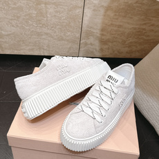 Miumiu 2026新款 厚底饼干鞋 满帮单鞋 最新走秀款,经典升级 舒适度与时髦度并存 每个颜色搭配都好看,设计搭配 Miumiu 2026新款 厚底饼干鞋 满帮单鞋 最新走秀款,经典升级 舒适度与时髦度并存 每个颜色搭配都好看,设计搭配