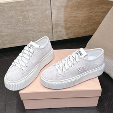 Miumiu 2026新款 厚底饼干鞋 满帮单鞋 最新走秀款,经典升级 舒适度与时髦度并存 每个颜色搭配都好看,设计搭配 Miumiu 2026新款 厚底饼干鞋 满帮单鞋 最新走秀款,经典升级 舒适度与时髦度并存 每个颜色搭配都好看,设计搭配