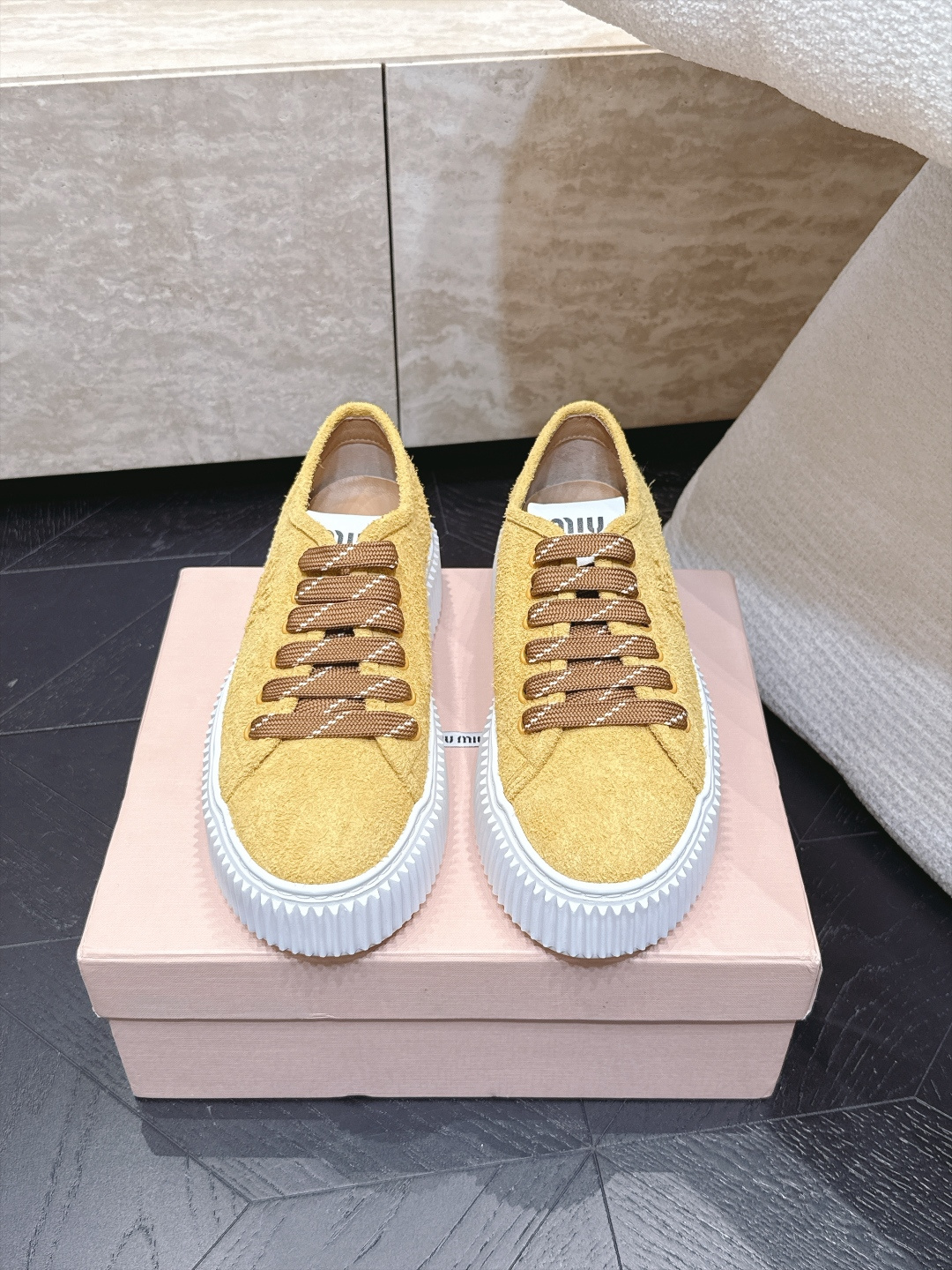 Miumiu 2026新款 厚底饼干鞋 满帮单鞋 最新走秀款，经典升级 舒适度与时髦度并存 每个颜色搭配都好看，设计搭配
