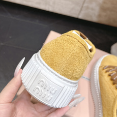 Miumiu 2026新款 厚底饼干鞋 满帮单鞋 最新走秀款,经典升级 舒适度与时髦度并存 每个颜色搭配都好看,设计搭配 Miumiu 2026新款 厚底饼干鞋 满帮单鞋 最新走秀款,经典升级 舒适度与时髦度并存 每个颜色搭配都好看,设计搭配