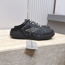 半拖款 顶版 BALENCIAGA 巴黎世家26 最新款 Monday Ultra 复古系带 情侣款 休闲鞋 半拖款 半拖款 顶版 BALENCIAGA 巴黎世家26 最新款 Monday Ultra 复古系带 情侣款 休闲鞋 半拖款