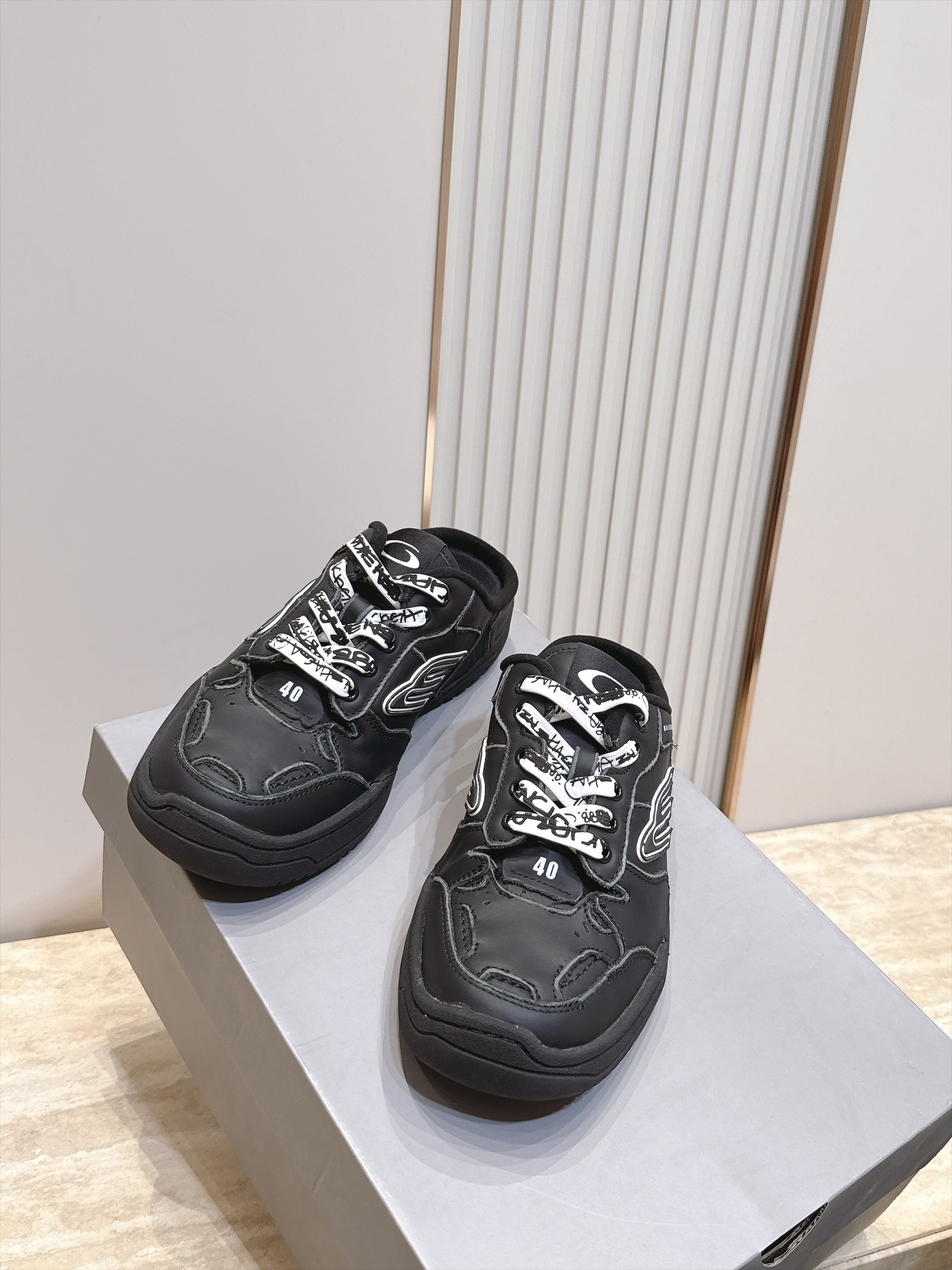 半拖款 顶版 BALENCIAGA 巴黎世家26 最新款 Monday Ultra 复古系带 情侣款 休闲鞋 半拖款 半拖款 顶版 BALENCIAGA 巴黎世家26 最新款 Monday Ultra 复古系带 情侣款 休闲鞋 半拖款