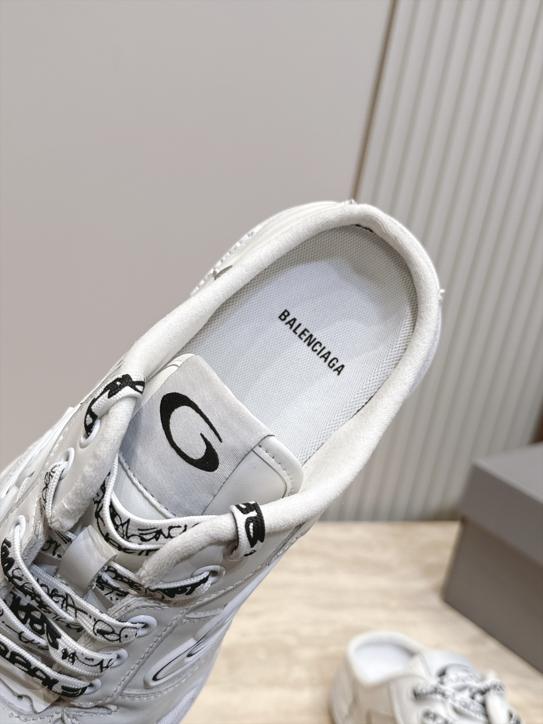 半拖款 顶版  BALENCIAGA 巴黎世家26 最新款 Monday Ultra 复古系带  情侣款 休闲鞋 半拖款