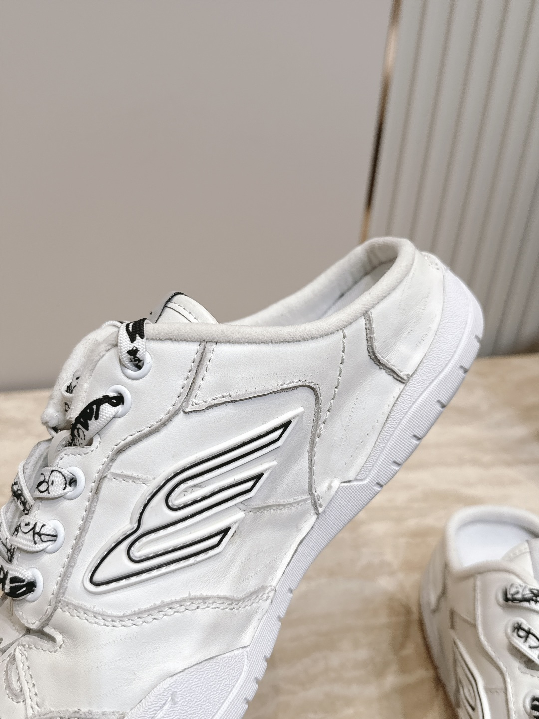 半拖款 顶版  BALENCIAGA 巴黎世家26 最新款 Monday Ultra 复古系带  情侣款 休闲鞋 半拖款