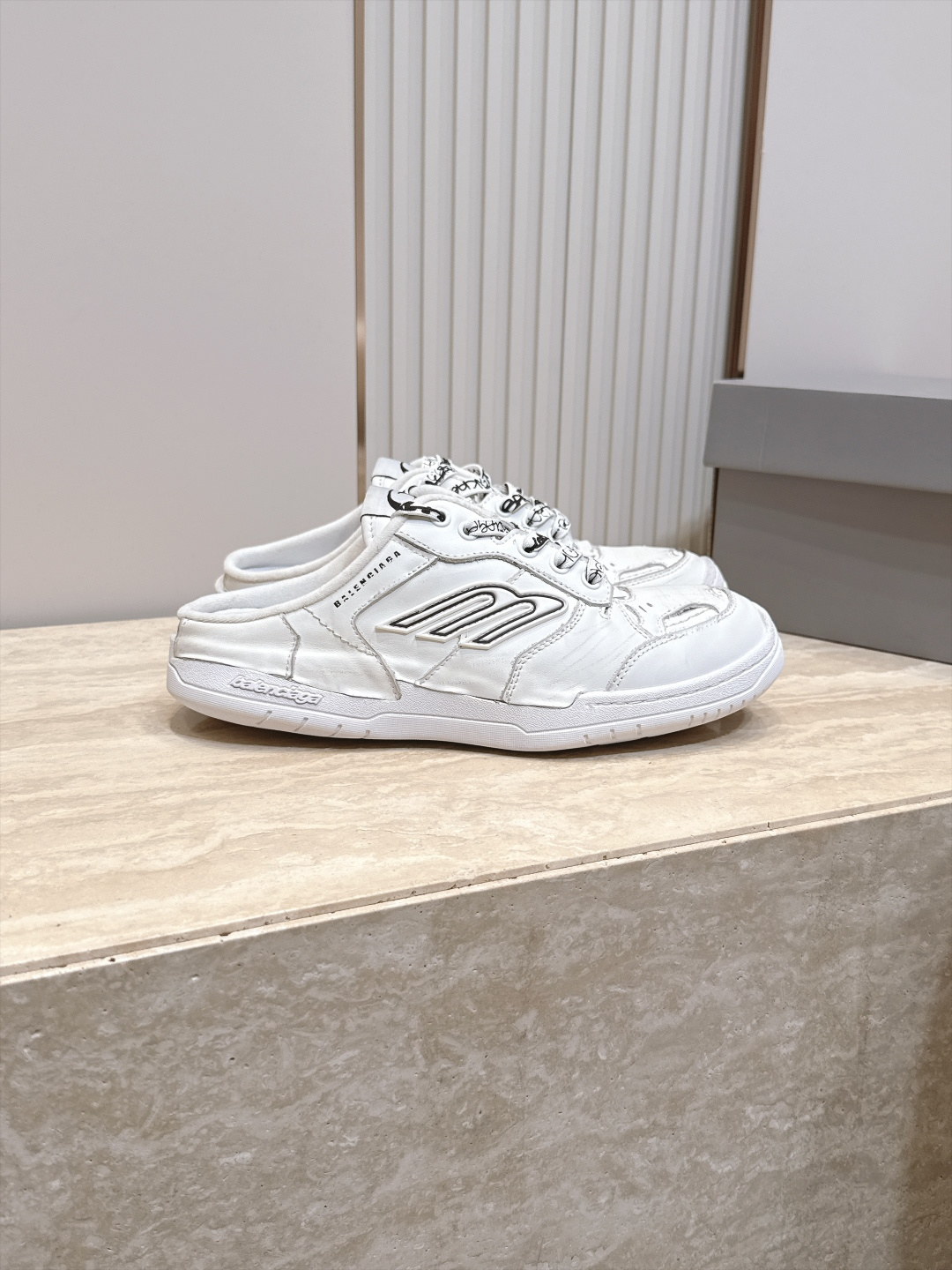 半拖款 顶版  BALENCIAGA 巴黎世家26 最新款 Monday Ultra 复古系带  情侣款 休闲鞋 半拖款