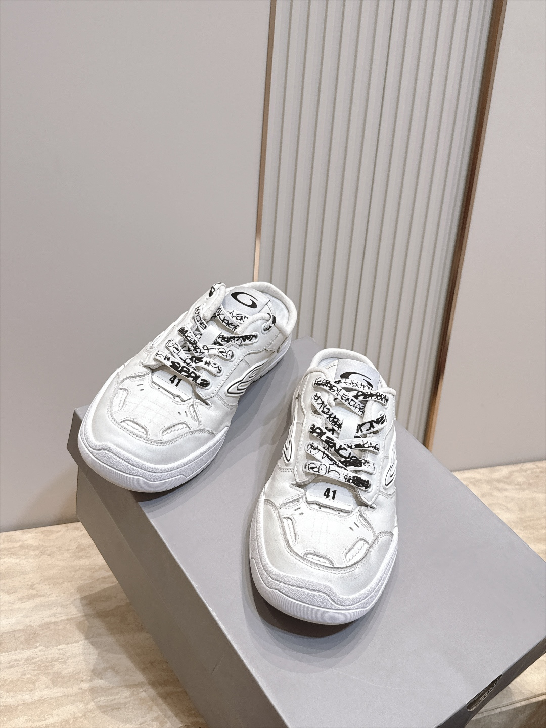 半拖款 顶版  BALENCIAGA 巴黎世家26 最新款 Monday Ultra 复古系带  情侣款 休闲鞋 半拖款