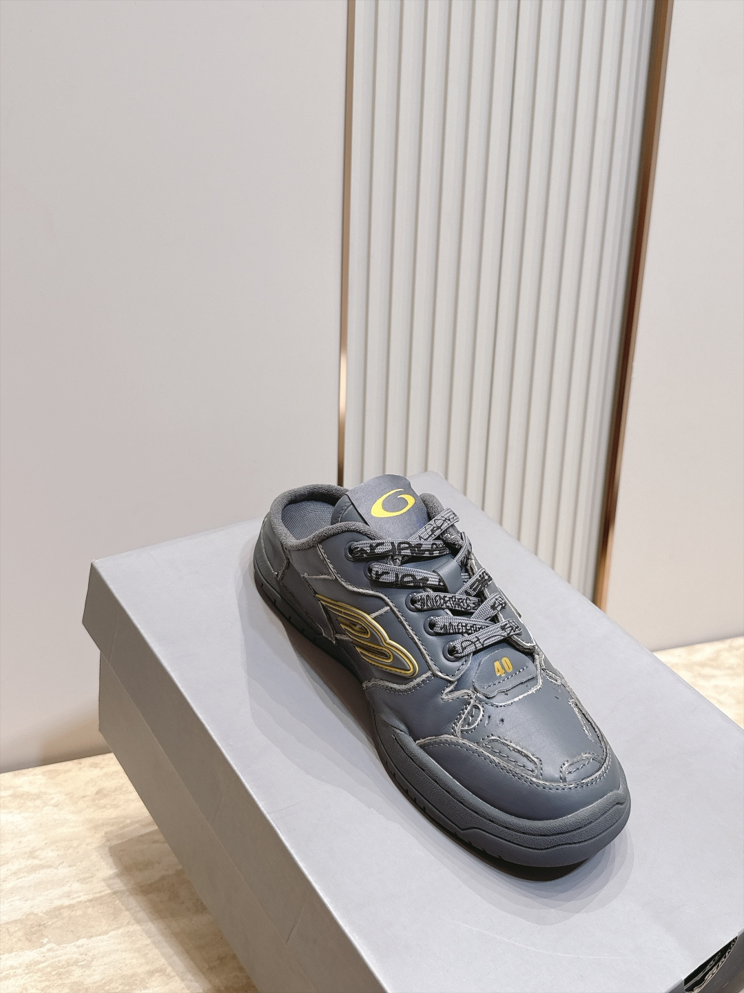 半拖款 顶版 BALENCIAGA 巴黎世家26 最新款 Monday Ultra 复古系带 情侣款 休闲鞋 半拖款 半拖款 顶版 BALENCIAGA 巴黎世家26 最新款 Monday Ultra 复古系带 情侣款 休闲鞋 半拖款