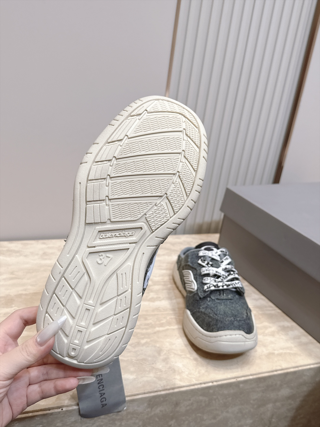 半拖款 顶版 BALENCIAGA 巴黎世家26 最新款 Monday Ultra 复古系带 情侣款 休闲鞋 半拖款 半拖款 顶版 BALENCIAGA 巴黎世家26 最新款 Monday Ultra 复古系带 情侣款 休闲鞋 半拖款