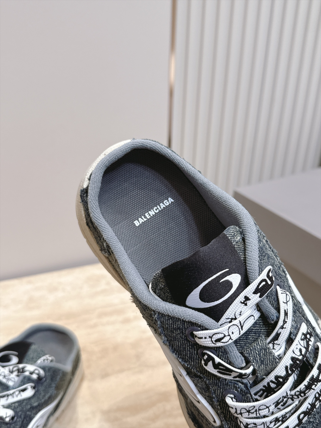 半拖款 顶版 BALENCIAGA 巴黎世家26 最新款 Monday Ultra 复古系带 情侣款 休闲鞋 半拖款 半拖款 顶版 BALENCIAGA 巴黎世家26 最新款 Monday Ultra 复古系带 情侣款 休闲鞋 半拖款