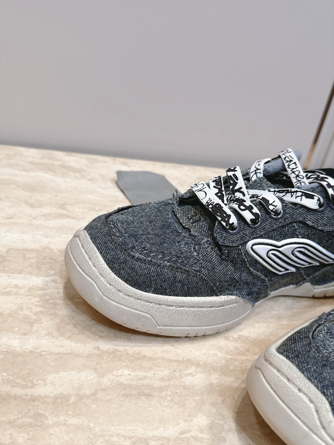 半拖款 顶版 BALENCIAGA 巴黎世家26 最新款 Monday Ultra 复古系带 情侣款 休闲鞋 半拖款 半拖款 顶版 BALENCIAGA 巴黎世家26 最新款 Monday Ultra 复古系带 情侣款 休闲鞋 半拖款