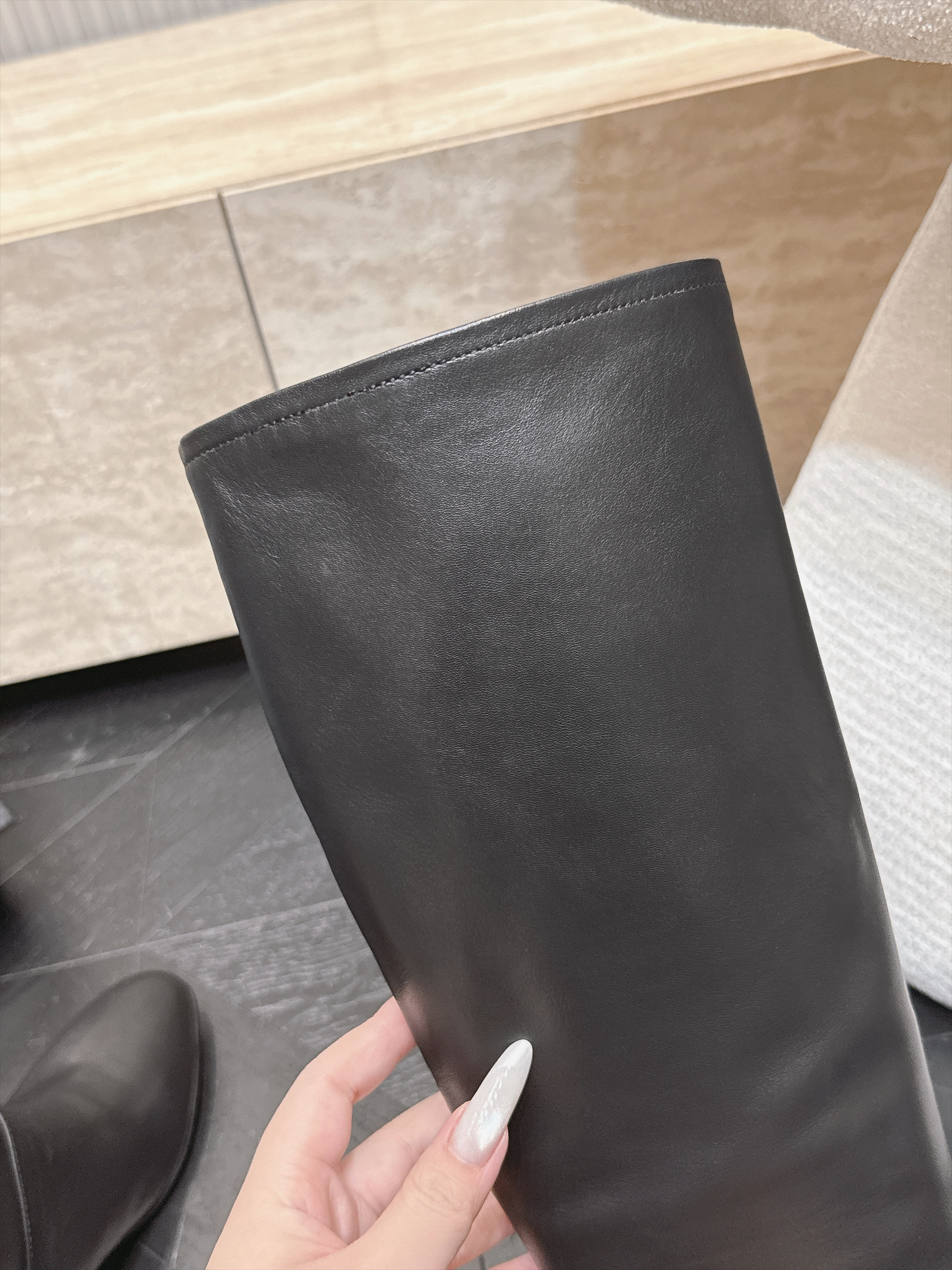 香奈儿 CHANEL 26秋冬新款靴系列 高筒靴马丁靴 骑士靴 经典百搭系列 秋冬季时尚 版型超正 每款靴型超显 香奈儿 CHANEL 26秋冬新款靴系列 高筒靴马丁靴 骑士靴 经典百搭系列 秋冬季时尚 版型超正 每款靴型超显