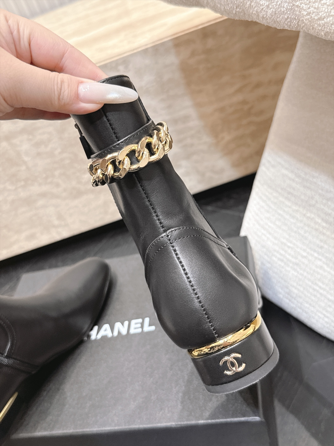香奈儿 CHANEL 26秋冬新款靴系列 短靴马丁靴 骑士靴 经典百搭系列 秋冬季时尚 版型超正 每款靴型超显腿 香奈儿 CHANEL 26秋冬新款靴系列 短靴马丁靴 骑士靴 经典百搭系列 秋冬季时尚 版型超正 每款靴型超显腿