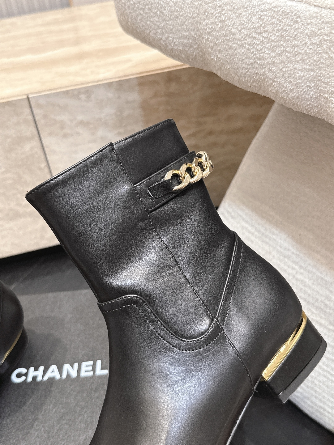 香奈儿 CHANEL 26秋冬新款靴系列 短靴马丁靴 骑士靴 经典百搭系列 秋冬季时尚 版型超正 每款靴型超显腿 香奈儿 CHANEL 26秋冬新款靴系列 短靴马丁靴 骑士靴 经典百搭系列 秋冬季时尚 版型超正 每款靴型超显腿