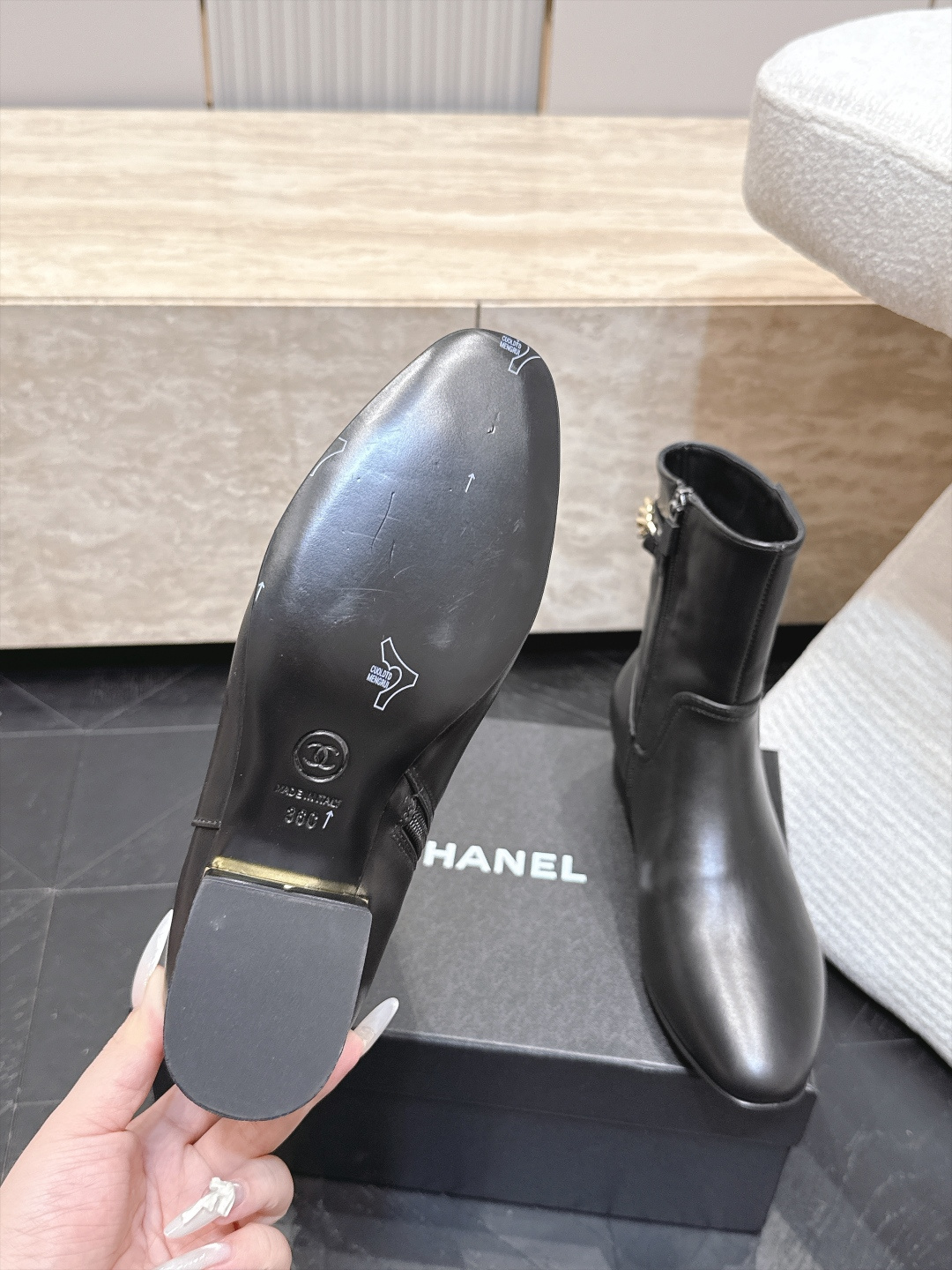 香奈儿 CHANEL 26秋冬新款靴系列 短靴马丁靴 骑士靴 经典百搭系列 秋冬季时尚 版型超正 每款靴型超显腿 香奈儿 CHANEL 26秋冬新款靴系列 短靴马丁靴 骑士靴 经典百搭系列 秋冬季时尚 版型超正 每款靴型超显腿