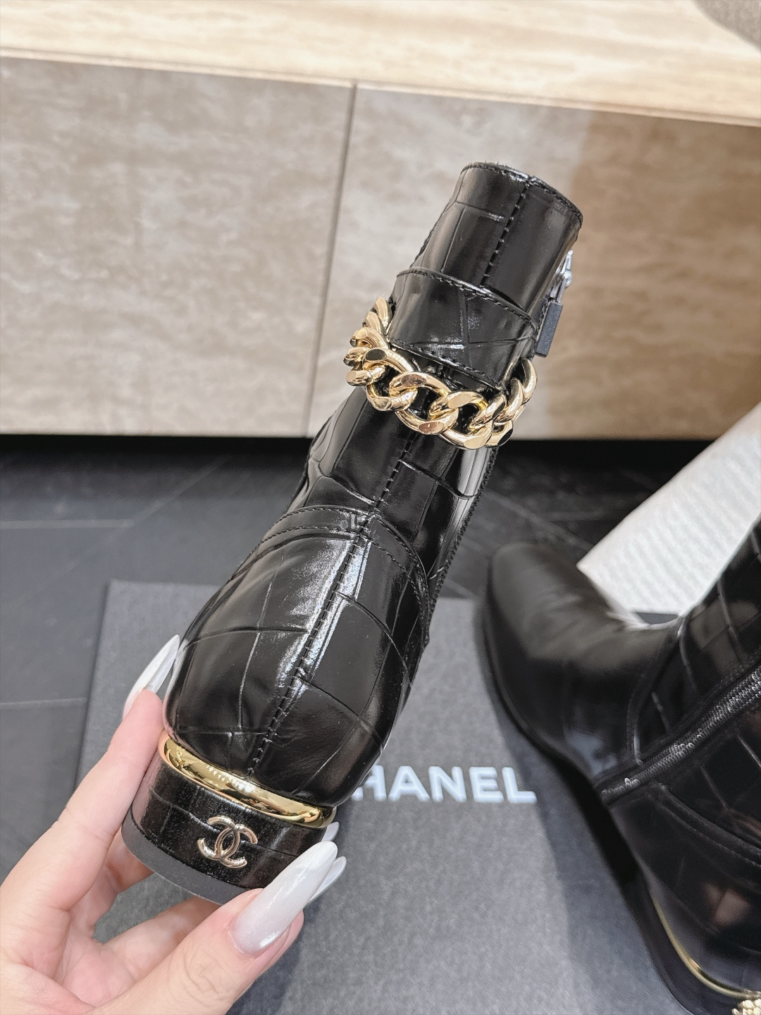 香奈儿 CHANEL 26秋冬新款靴系列 短靴马丁靴 骑士靴 经典百搭系列 秋冬季时尚 版型超正 每款靴型超显腿 香奈儿 CHANEL 26秋冬新款靴系列 短靴马丁靴 骑士靴 经典百搭系列 秋冬季时尚 版型超正 每款靴型超显腿