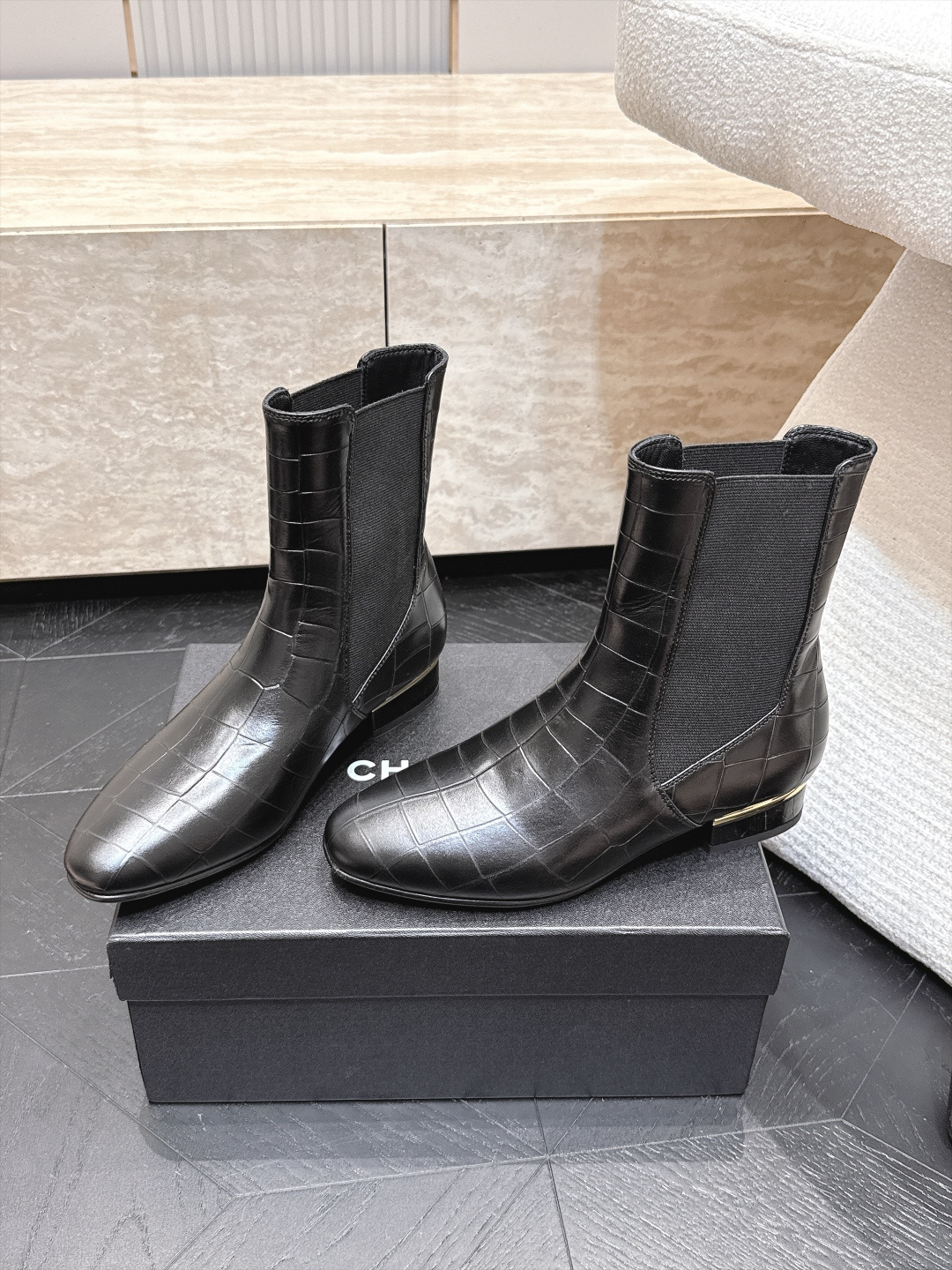 香奈儿 CHANEL 26秋冬新款靴系列 短靴马丁靴 骑士靴 经典百搭系列 秋冬季时尚 版型超正 每款靴型超显腿 香奈儿 CHANEL 26秋冬新款靴系列 短靴马丁靴 骑士靴 经典百搭系列 秋冬季时尚 版型超正 每款靴型超显腿