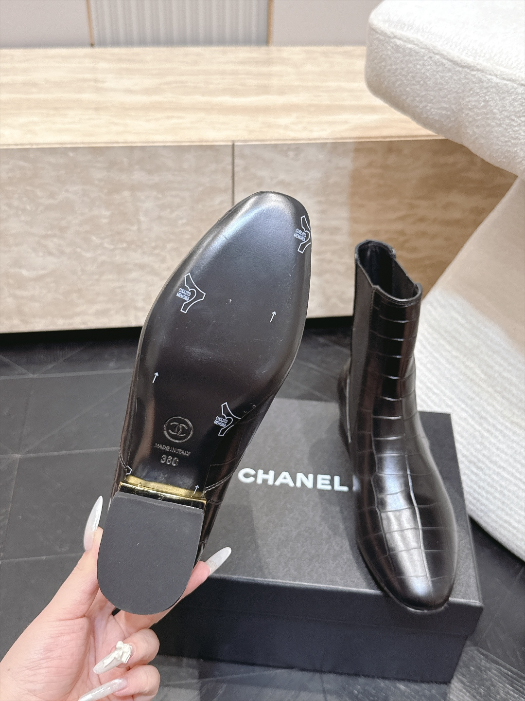 香奈儿 CHANEL 26秋冬新款靴系列 短靴马丁靴 骑士靴 经典百搭系列 秋冬季时尚 版型超正 每款靴型超显腿 香奈儿 CHANEL 26秋冬新款靴系列 短靴马丁靴 骑士靴 经典百搭系列 秋冬季时尚 版型超正 每款靴型超显腿