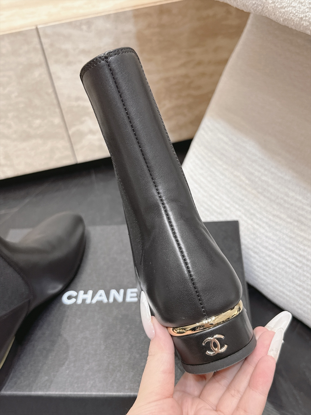 香奈儿 CHANEL 26秋冬新款靴系列 短靴马丁靴 骑士靴 经典百搭系列 秋冬季时尚 版型超正 每款靴型超显腿 香奈儿 CHANEL 26秋冬新款靴系列 短靴马丁靴 骑士靴 经典百搭系列 秋冬季时尚 版型超正 每款靴型超显腿
