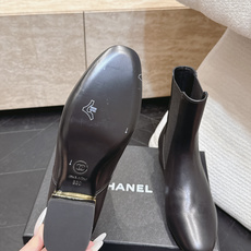 香奈儿 CHANEL 26秋冬新款靴系列 短靴马丁靴 骑士靴 经典百搭系列 秋冬季时尚 版型超正 每款靴型超显腿 香奈儿 CHANEL 26秋冬新款靴系列 短靴马丁靴 骑士靴 经典百搭系列 秋冬季时尚 版型超正 每款靴型超显腿