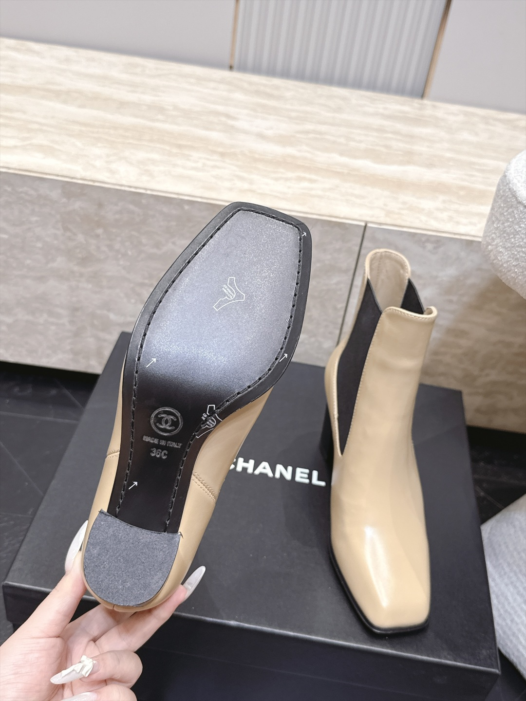 顶级版本 香奈儿 CHANEL 26秋冬新款靴系列 高跟短靴马丁靴 骑士靴 经典百搭系列 秋冬季时尚 版型超正 顶级版本 香奈儿 CHANEL 26秋冬新款靴系列 高跟短靴马丁靴 骑士靴 经典百搭系列 秋冬季时尚 版型超正