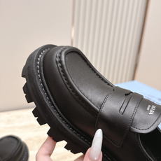 PRADA~普拉达 2026vs早秋经典松糕厚底休闲单鞋乐福鞋…经典升级 复古松糕厚底 穿上(增高)休闲两不失误,超级百 PRADA~普拉达 2026vs早秋经典松糕厚底休闲单鞋乐福鞋…经典升级 复古松糕厚底 穿上(增高)休闲两不失误,超级百