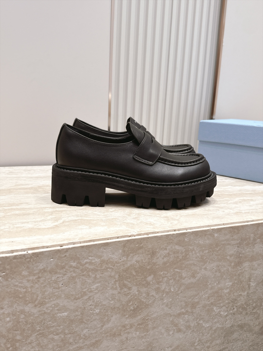 PRADA~普拉达 2026vs早秋经典松糕厚底休闲单鞋乐福鞋…经典升级 复古松糕厚底 穿上(增高)休闲两不失误,超级百 PRADA~普拉达 2026vs早秋经典松糕厚底休闲单鞋乐福鞋…经典升级 复古松糕厚底 穿上(增高)休闲两不失误,超级百