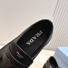 PRADA~普拉达 2026vs早秋经典松糕厚底休闲单鞋乐福鞋…经典升级 复古松糕厚底 穿上(增高)休闲两不失误,超级百 PRADA~普拉达 2026vs早秋经典松糕厚底休闲单鞋乐福鞋…经典升级 复古松糕厚底 穿上(增高)休闲两不失误,超级百