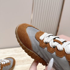 全新色系!! Miu Miu 26 早秋新款走秀MiuMiu 德训鞋 休闲运动鞋 经典升级 新色系 配合简直太好 休闲 全新色系!! Miu Miu 26 早秋新款走秀MiuMiu 德训鞋 休闲运动鞋 经典升级 新色系 配合简直太好 休闲