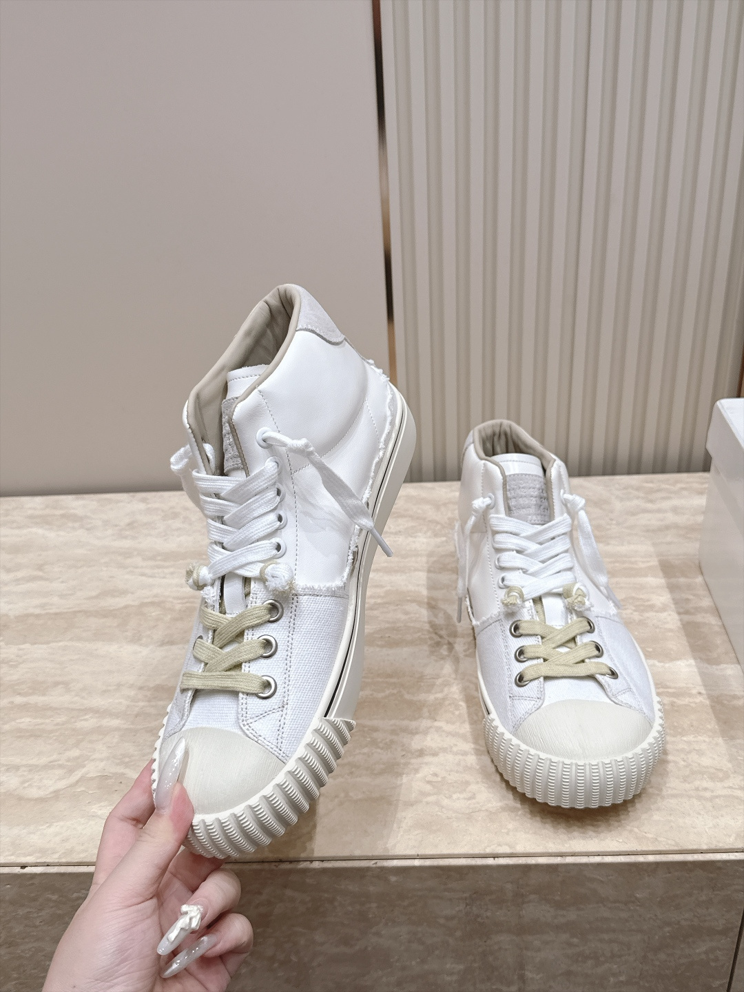 情侣款 高帮 MM6 26vs早秋情侣复古休闲鞋 经典复古时髦，春夏秋冬配色干净清爽集合，舒适，酷飒，休闲于一体的风格设