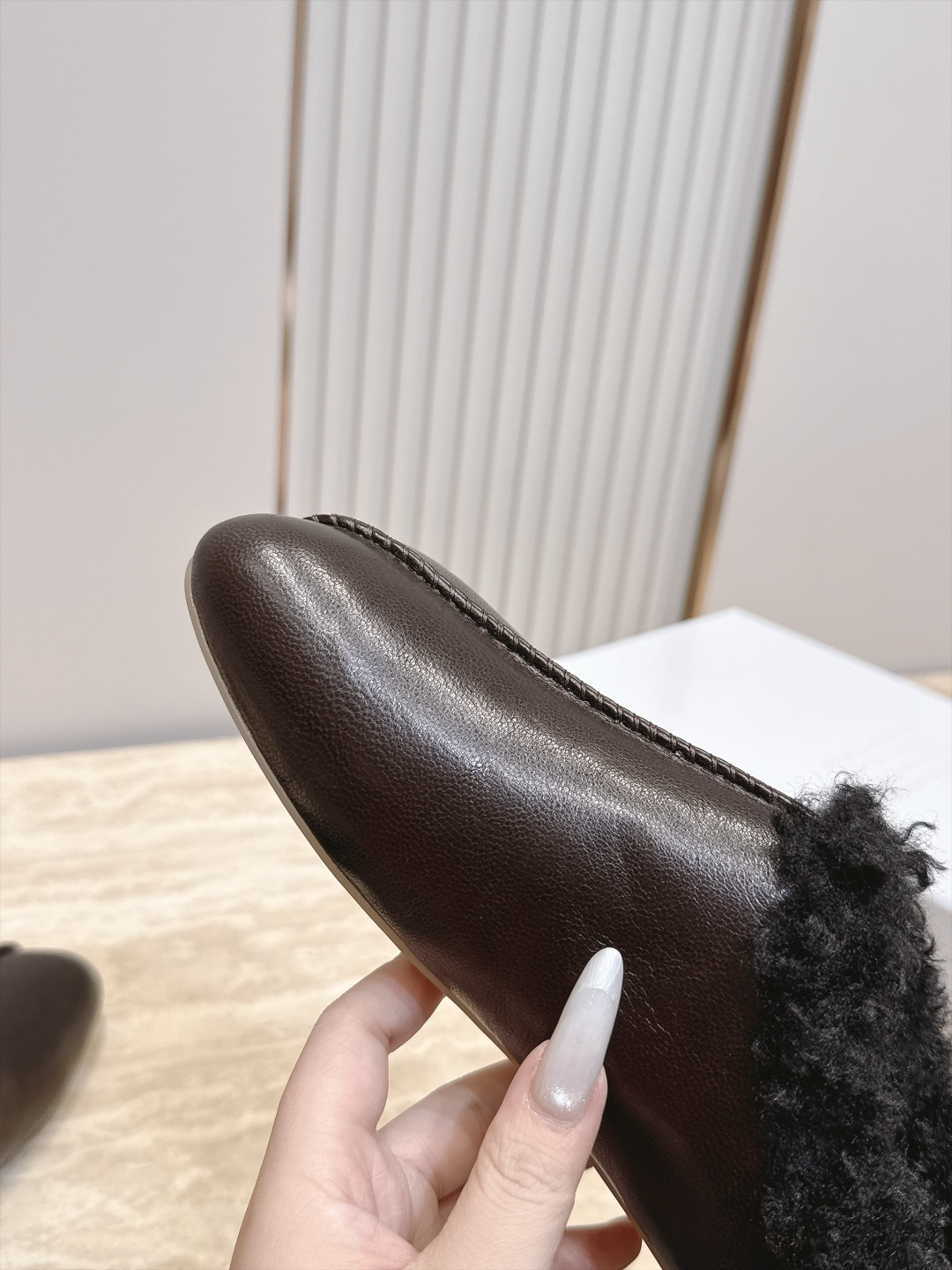 Maison Margiela mm6 秋季新款复古穆勒羊毛拖鞋‼️ 自带松弛极简氛围感的复古乐福穆勒拖，分趾头型搭配无