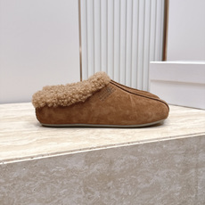 Maison Margiela mm6 秋季新款复古穆勒羊毛拖鞋‼️ 自带松弛极简氛围感的复古乐福穆勒拖,分趾头型搭配无 Maison Margiela mm6 秋季新款复古穆勒羊毛拖鞋‼️ 自带松弛极简氛围感的复古乐福穆勒拖,分趾头型搭配无