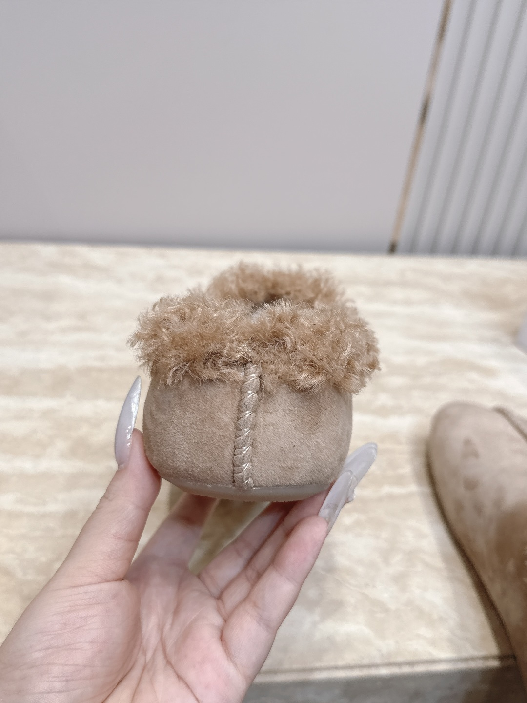 Maison Margiela mm6 秋季新款复古穆勒羊毛拖鞋‼️ 自带松弛极简氛围感的复古乐福穆勒拖，分趾头型搭配无