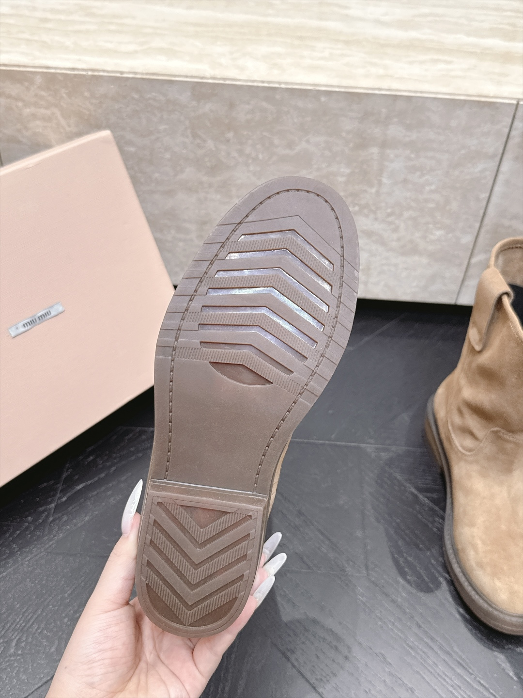 MIUMIU缪缪2026vs早秋最新走秀爆款复古绒面皮马丁骑士靴   今年最值得入手的靴子 没有之一！易梦玲同款超多网红