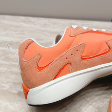 顶级版本: LV Runner Tatic男款运动鞋是Louis Vuitton 高端休闲鞋,麂皮、网布和橡胶拼接,质感 顶级版本: LV Runner Tatic男款运动鞋是Louis Vuitton 高端休闲鞋,麂皮、网布和橡胶拼接,质感