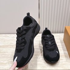 顶级版本: LV Runner Tatic男款运动鞋是Louis Vuitton 高端休闲鞋,麂皮、网布和橡胶拼接,质感 顶级版本: LV Runner Tatic男款运动鞋是Louis Vuitton 高端休闲鞋,麂皮、网布和橡胶拼接,质感