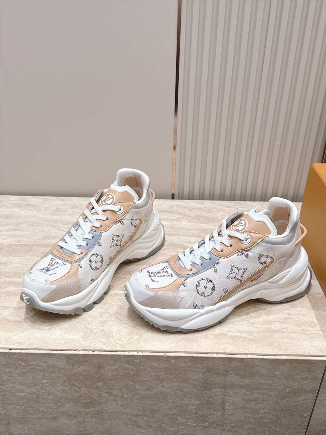 顶级版本：女款  LV路易威登L家驴牌 爆款RUN 55 运动鞋 网面 花卉 四叶草 休闲 Sneaker跑鞋 老爹鞋 