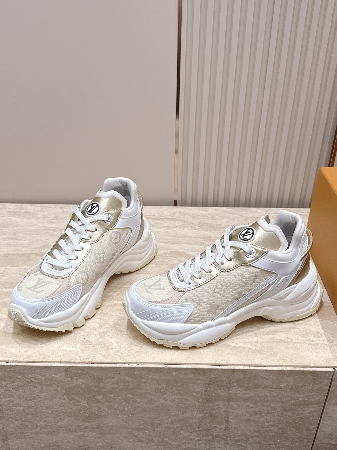顶级版本：女款  LV路易威登L家驴牌 爆款RUN 55 运动鞋 网面 花卉 四叶草 休闲 Sneaker跑鞋 老爹鞋 
