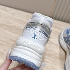 顶级版本:女款 LV路易威登L家驴牌 爆款RUN 55 运动鞋 网面 花卉 四叶草 休闲 Sneaker跑鞋 老爹鞋 顶级版本:女款 LV路易威登L家驴牌 爆款RUN 55 运动鞋 网面 花卉 四叶草 休闲 Sneaker跑鞋 老爹鞋