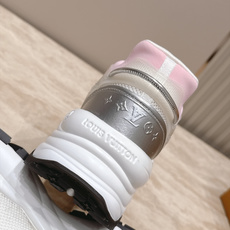 顶级版本:女款 LV路易威登L家驴牌 爆款RUN 55 运动鞋 网面 花卉 四叶草 休闲 Sneaker跑鞋 老爹鞋 顶级版本:女款 LV路易威登L家驴牌 爆款RUN 55 运动鞋 网面 花卉 四叶草 休闲 Sneaker跑鞋 老爹鞋
