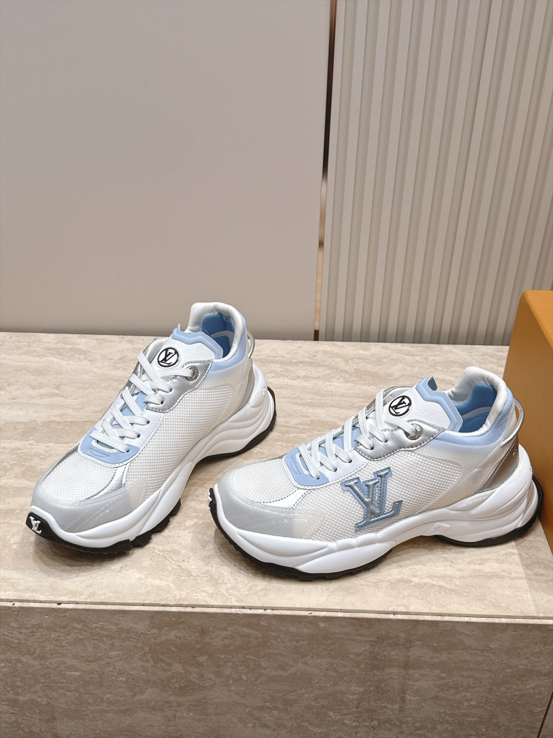顶级版本：女款  LV路易威登L家驴牌 爆款RUN 55 运动鞋 网面 花卉 四叶草 休闲 Sneaker跑鞋 老爹鞋 