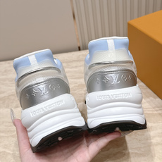 顶级版本:女款 LV路易威登L家驴牌 爆款RUN 55 运动鞋 网面 花卉 四叶草 休闲 Sneaker跑鞋 老爹鞋 顶级版本:女款 LV路易威登L家驴牌 爆款RUN 55 运动鞋 网面 花卉 四叶草 休闲 Sneaker跑鞋 老爹鞋