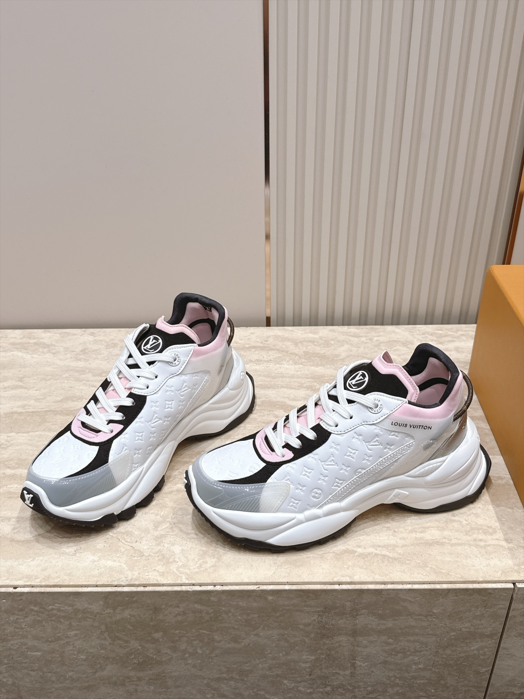 顶级版本：女款  LV路易威登L家驴牌 爆款RUN 55 运动鞋 网面 花卉 四叶草 休闲 Sneaker跑鞋 老爹鞋 